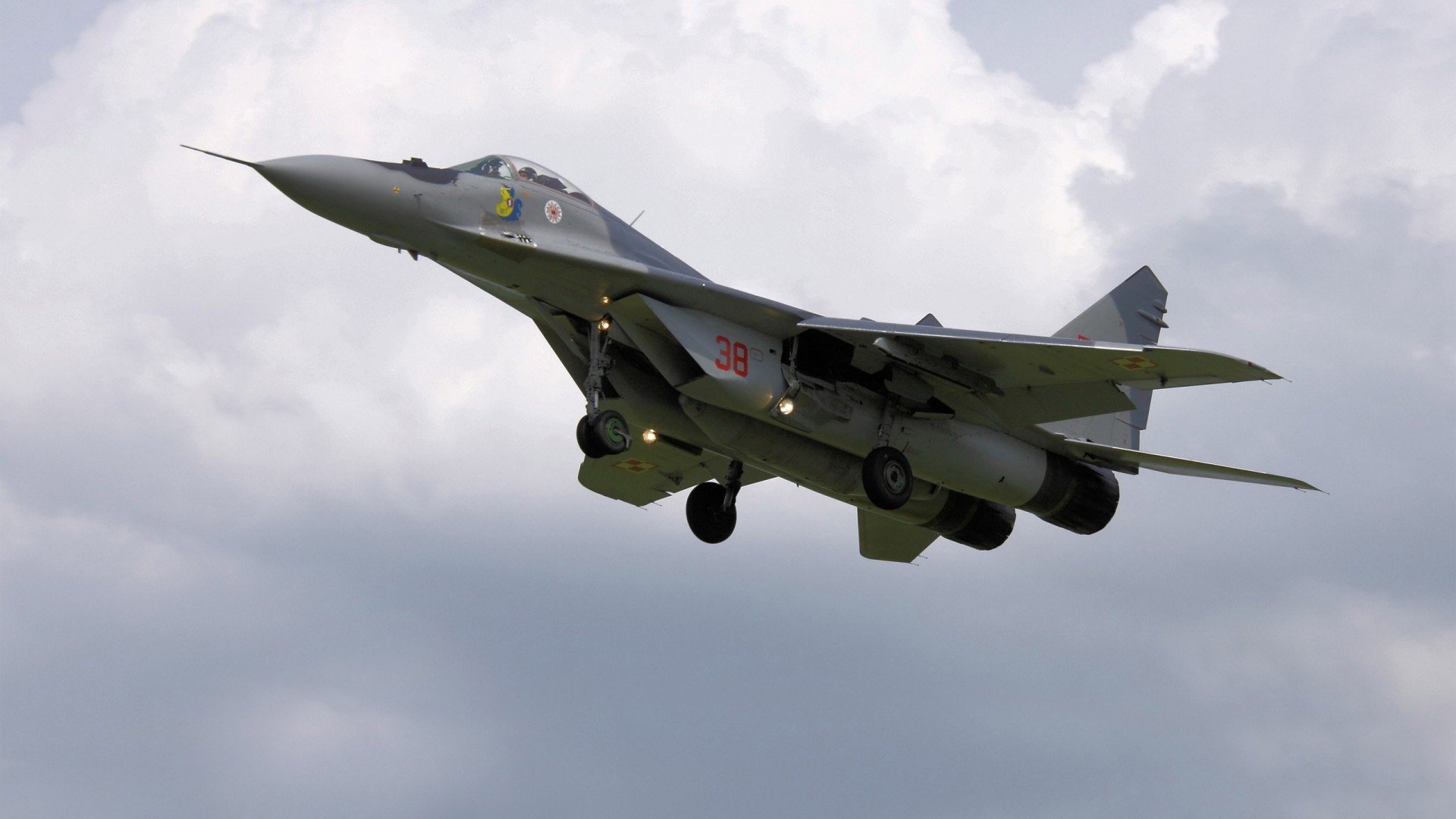 Jiuyou-_极地极限跑：在白雪皑皑中奔跑_，极地雪地车