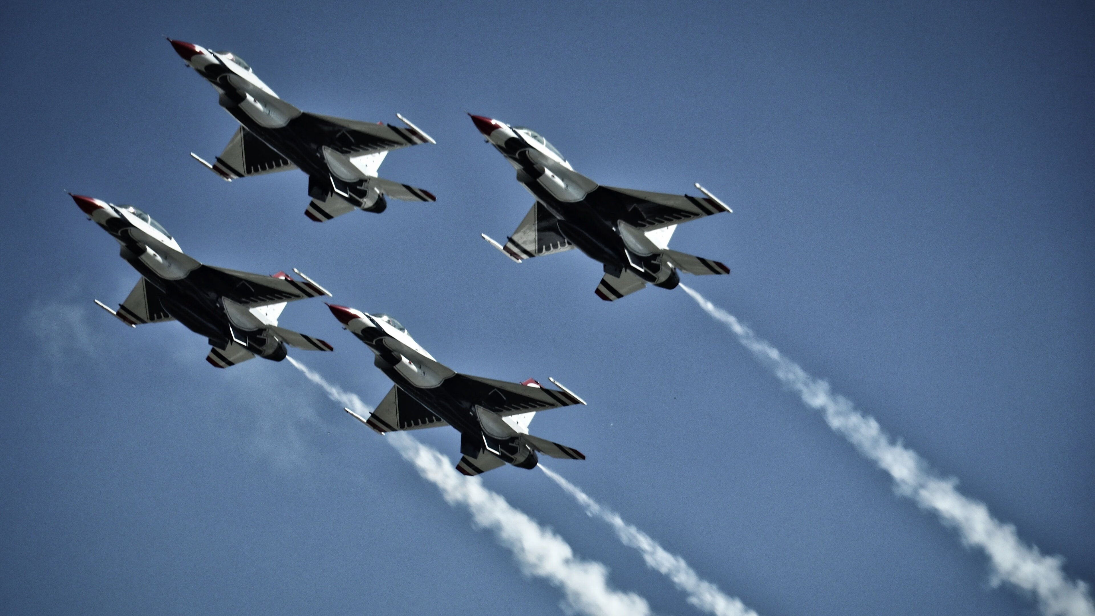 九游网页版官网入口-_荒漠越野骑行：在沙丘间追逐风影_，沙漠越野玩法